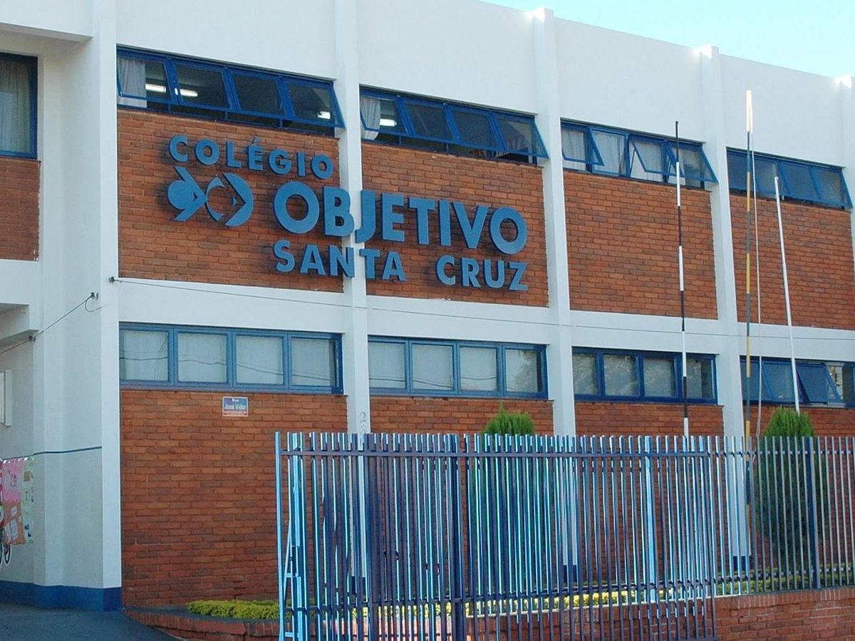 Fachada do Colégio Objetivo Santa Cruz, na Rua José Vidor